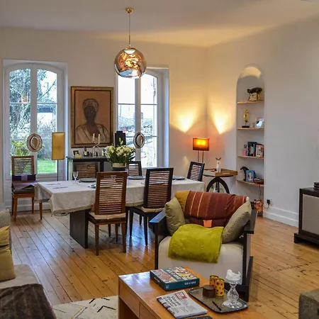 Awesome In Saint-christoly-de-bla בית נופש