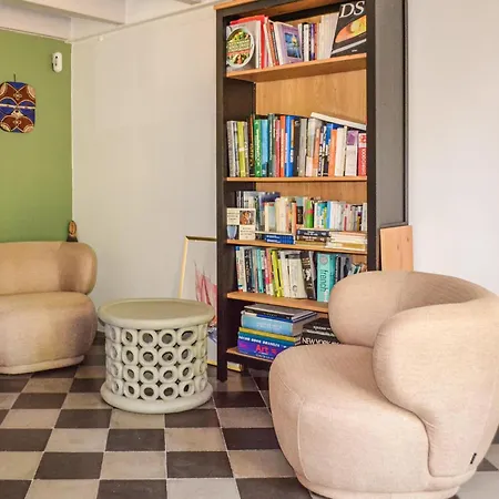 בית נופש Awesome In Saint-christoly-de-bla